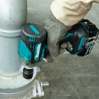 Гайковерт аккумуляторный ударный Makita DTW 300 Z