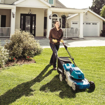 Газонокосилка аккумуляторная Makita DLM 460 PT2