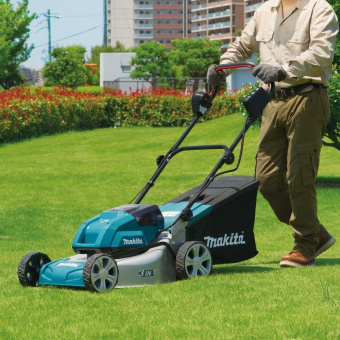 Газонокосилка аккумуляторная Makita DLM 460 Z